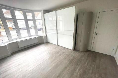 BEDROOM 1 - GROUND.jpg