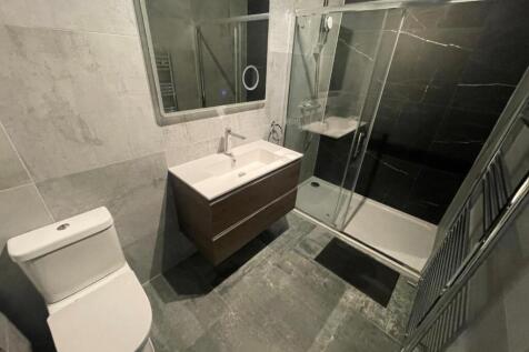 SHOWER ROOM.jpg