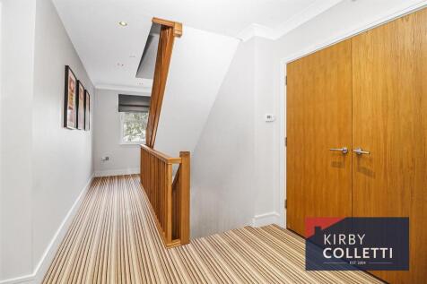 FIRST FLOOR LANDING