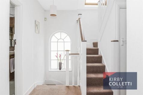 FIRST FLOOR LANDING