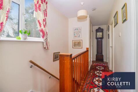 FIRST FLOOR LANDING
