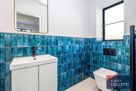 EN SUITE SHOWER ROOM TO BEDROOM THREE