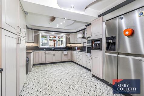 KITCHEN/BREAKFAST ROOM