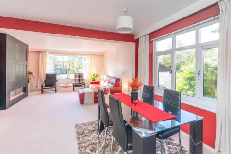 KITCHEN DINER AND LOUNGE