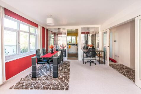 KITCHEN DINER AND LOUNGE