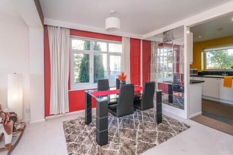 KITCHEN DINER AND LOUNGE