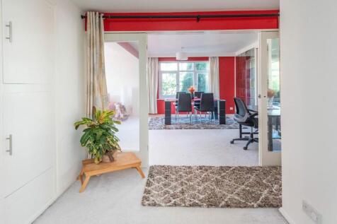 KITCHEN DINER AND LOUNGE