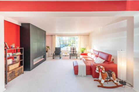 KITCHEN DINER AND LOUNGE