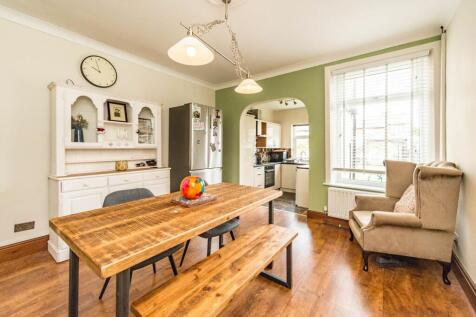 KITCHEN DINING ROOM AND LOUNGE