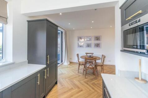 KITCHEN DINER AND LOUNGE