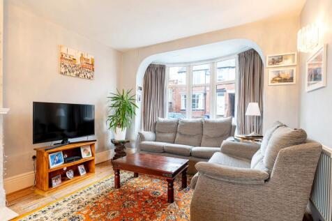 LIVING ROOM, KITCHEN AND DINER