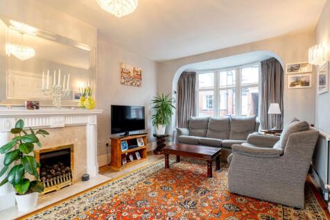 LIVING ROOM, KITCHEN AND DINER