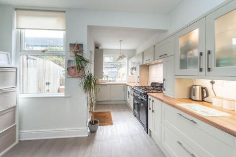 KITCHEN/DINER AND LIVING ROOM