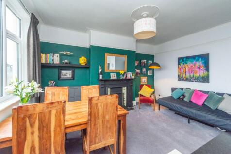 SITTING ROOM AND BEAUTIFUL REAR KITCHEN/DINER
