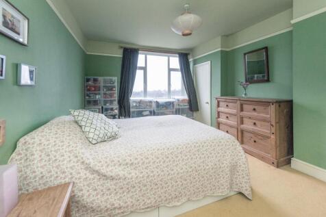 UPPER FLOOR BEDROOMS AND BATHROOM