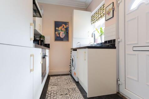 KITCHEN DINER AND LOUNGE