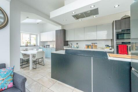 KITCHENS AND RECEPTION ROOMS