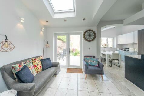 KITCHENS AND RECEPTION ROOMS