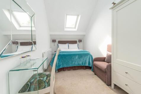 SIX DOUBLE BEDROOMS AND FOUR BATHROOMS