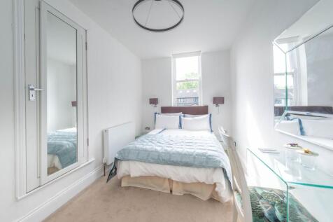 SIX DOUBLE BEDROOMS AND FOUR BATHROOMS