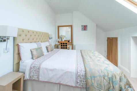 SIX DOUBLE BEDROOMS AND FOUR BATHROOMS