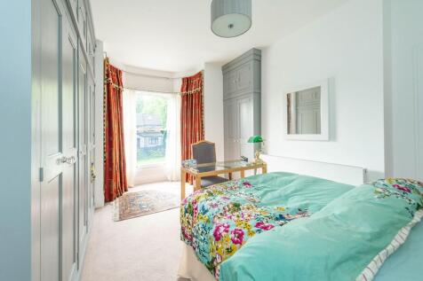 SIX DOUBLE BEDROOMS AND FOUR BATHROOMS