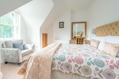 SIX DOUBLE BEDROOMS AND FOUR BATHROOMS