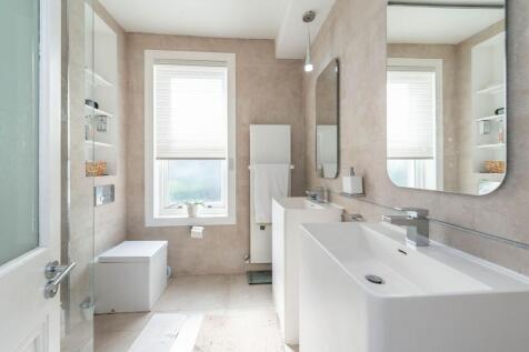 SIX DOUBLE BEDROOMS AND FOUR BATHROOMS