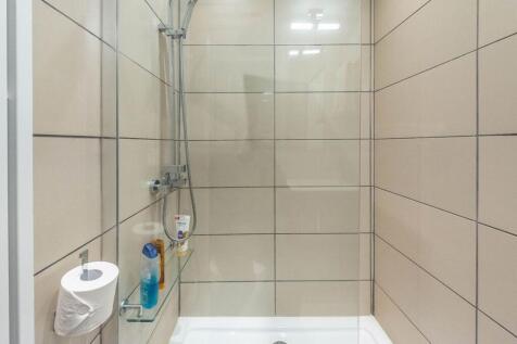 SIX DOUBLE BEDROOMS AND FOUR BATHROOMS