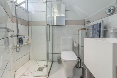 SIX DOUBLE BEDROOMS AND FOUR BATHROOMS