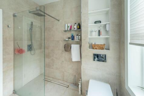 SIX DOUBLE BEDROOMS AND FOUR BATHROOMS