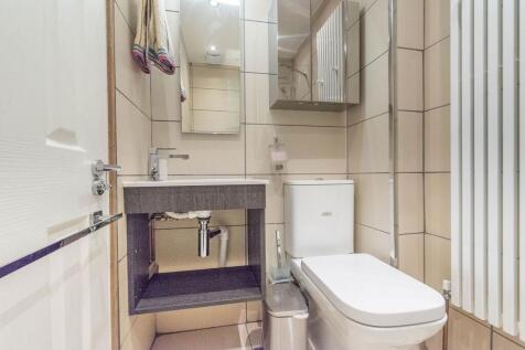 SIX DOUBLE BEDROOMS AND FOUR BATHROOMS