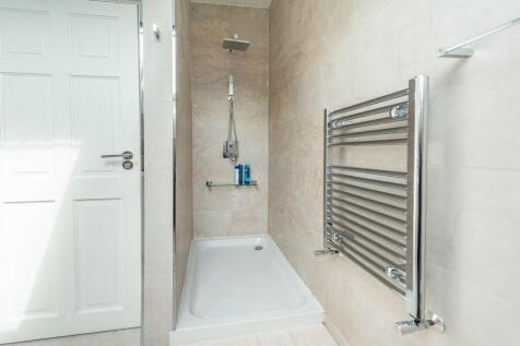 SIX DOUBLE BEDROOMS AND FOUR BATHROOMS