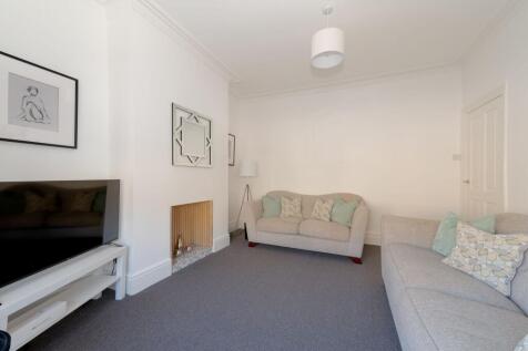 KITCHEN DINER AND LOUNGE