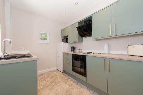 KITCHEN DINER AND LOUNGE