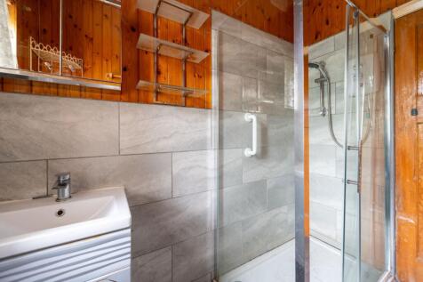 GROUND FLOOR BATHROOM