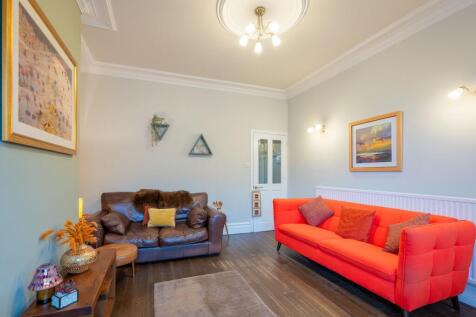 KITCHEN, DINER AND LIVING ROOM