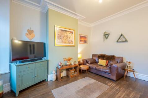 KITCHEN, DINER AND LIVING ROOM