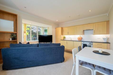 GARDEN APARTMENT