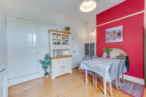 KITCHEN, DINER AND LIVING ROOM