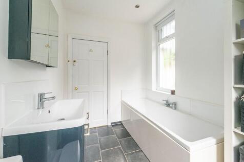 TWO STUNNING DOUBLE BEDROOMS AND BATHROOMS