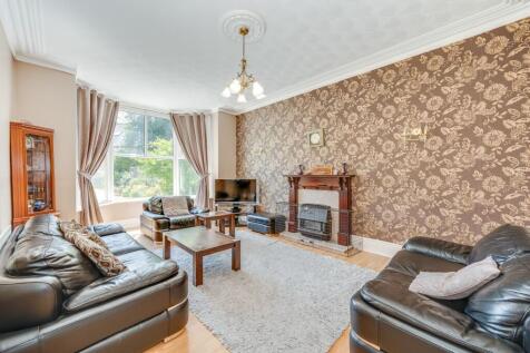 KITCHEN, DINER AND LIVING ROOM