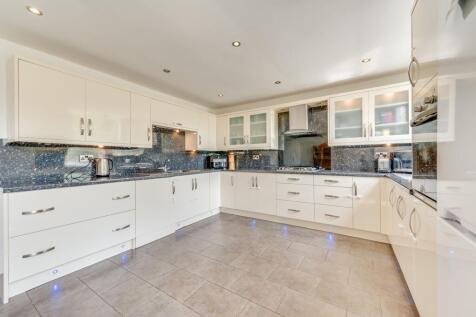 KITCHEN, DINER AND LIVING ROOM