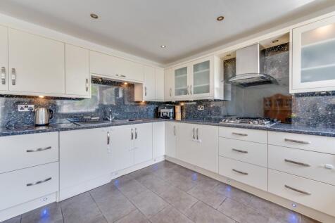 KITCHEN, DINER AND LIVING ROOM