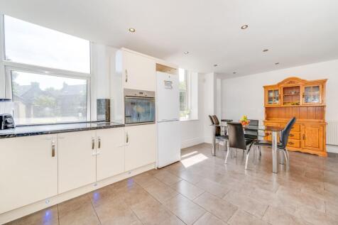 KITCHEN, DINER AND LIVING ROOM