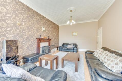 KITCHEN, DINER AND LIVING ROOM