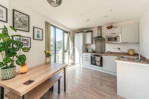 OPEN PLAN KITCHEN DINER AND LOUNGE