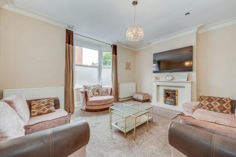 LIVING ROOM, KITCHEN AND DINING ROOMS