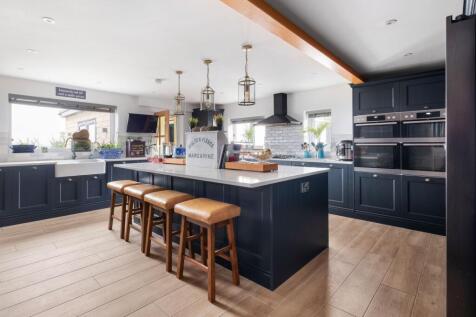 KITCHEN/BREAKFAST ROOM AND DINING ROOM