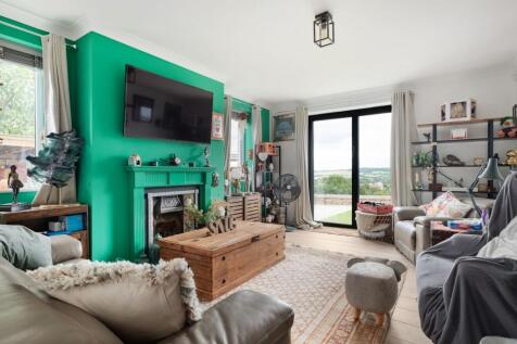 LOUNGE AND SITTING ROOM